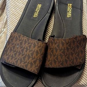 Michael Kors Flip Flop sandals